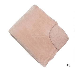 Cosy Pink Double-Sided Fleece and Faux Fur Throw in soft pink fleece and luxurious faux fur nationwide delivery www.lilybloom.ie